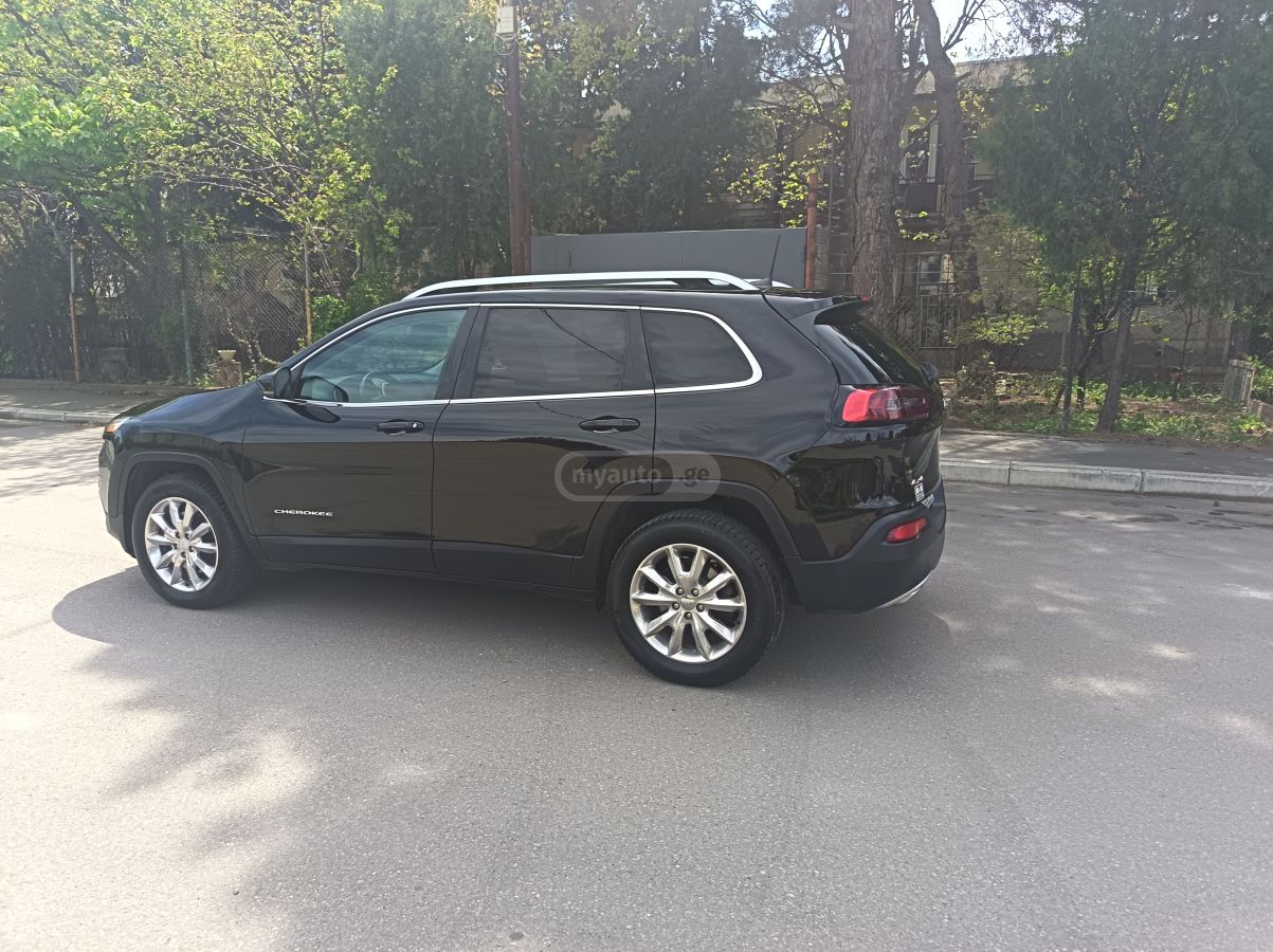 Jeep Cherokee - фото 4