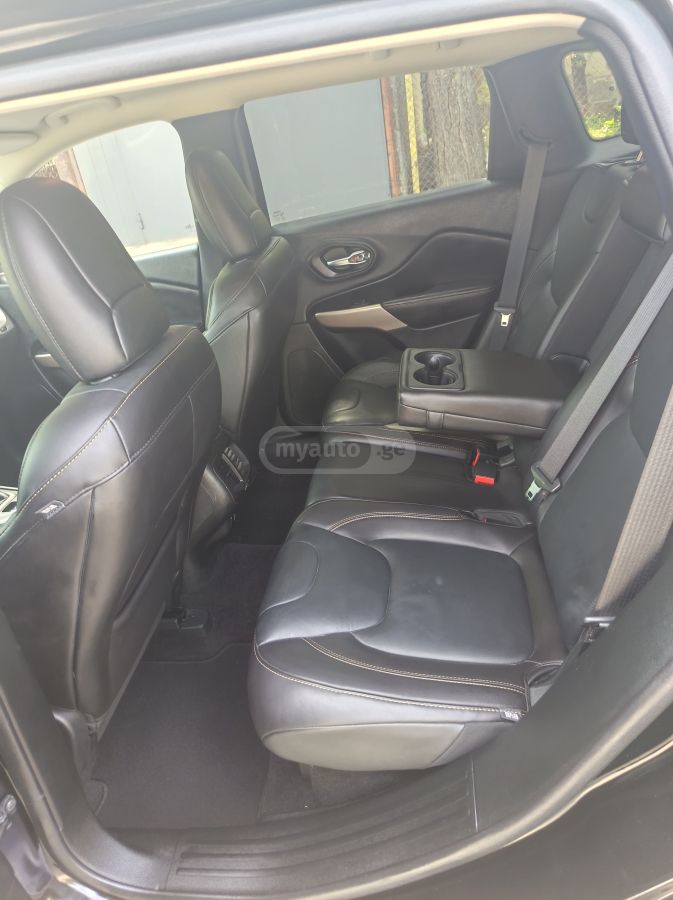 Jeep Cherokee - фото 8