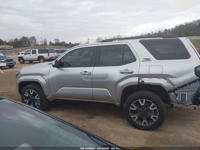 Toyota 4 Runner trd 2025 — миниатюра 15