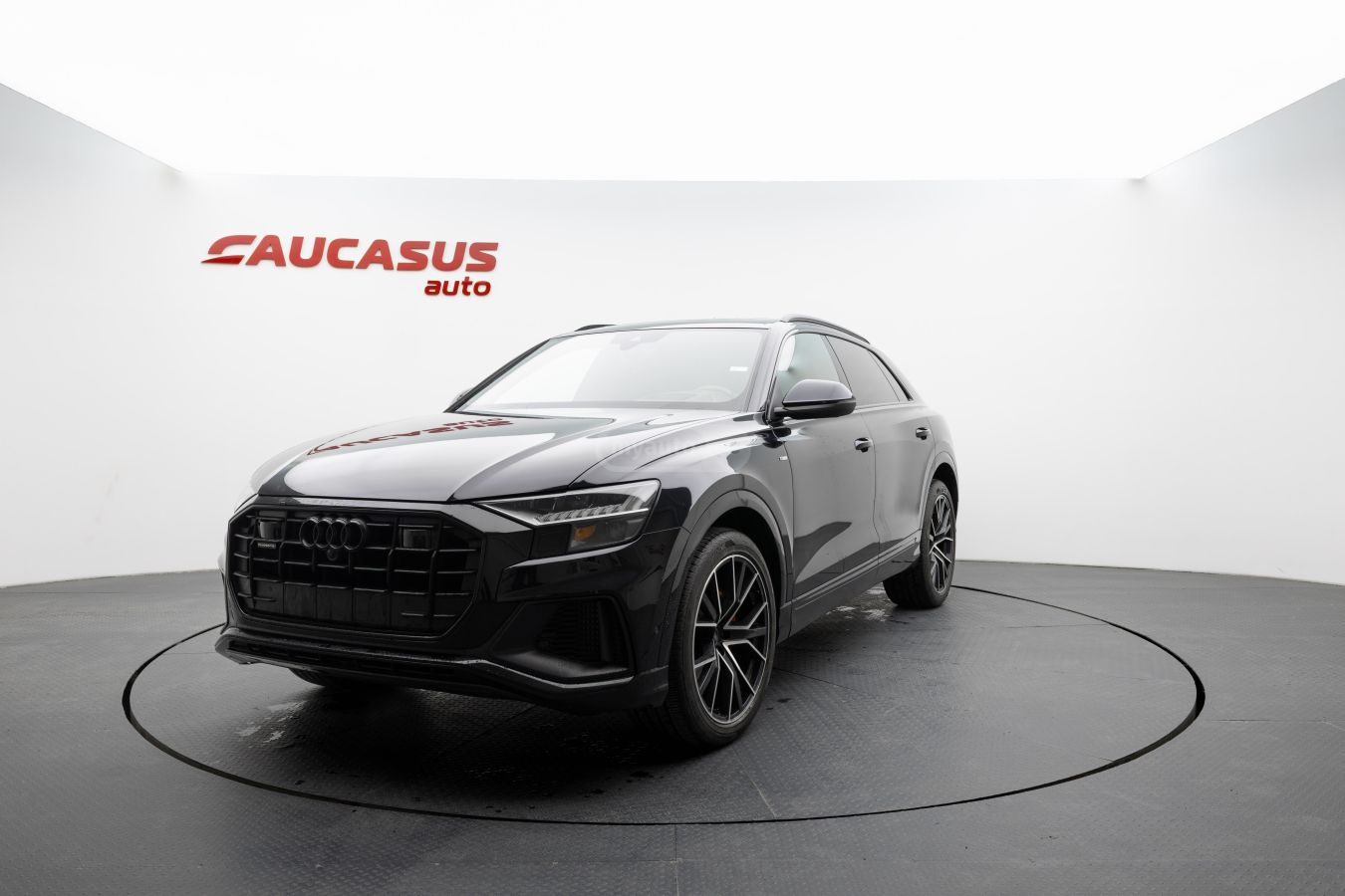 Audi Q8 - фото 1