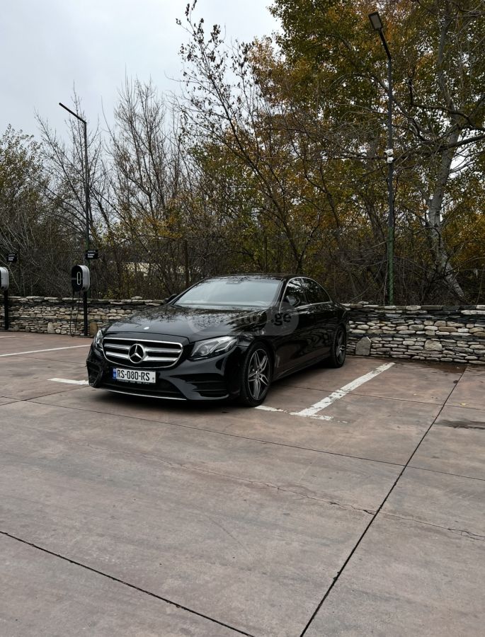 Mercedes-Benz E 220 - фото 1