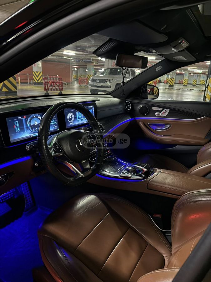 Mercedes-Benz E 220 - фото 8