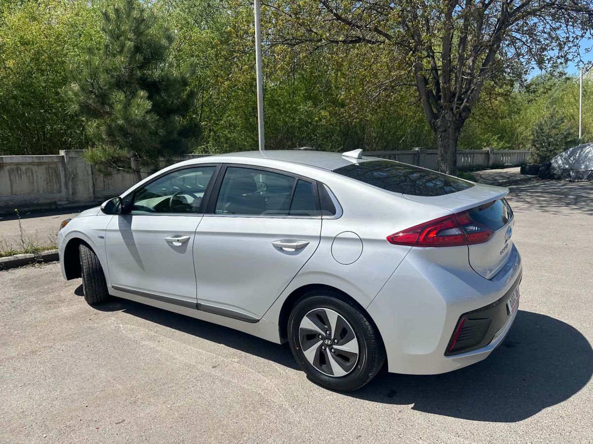 Hyundai Ioniq - фото 11