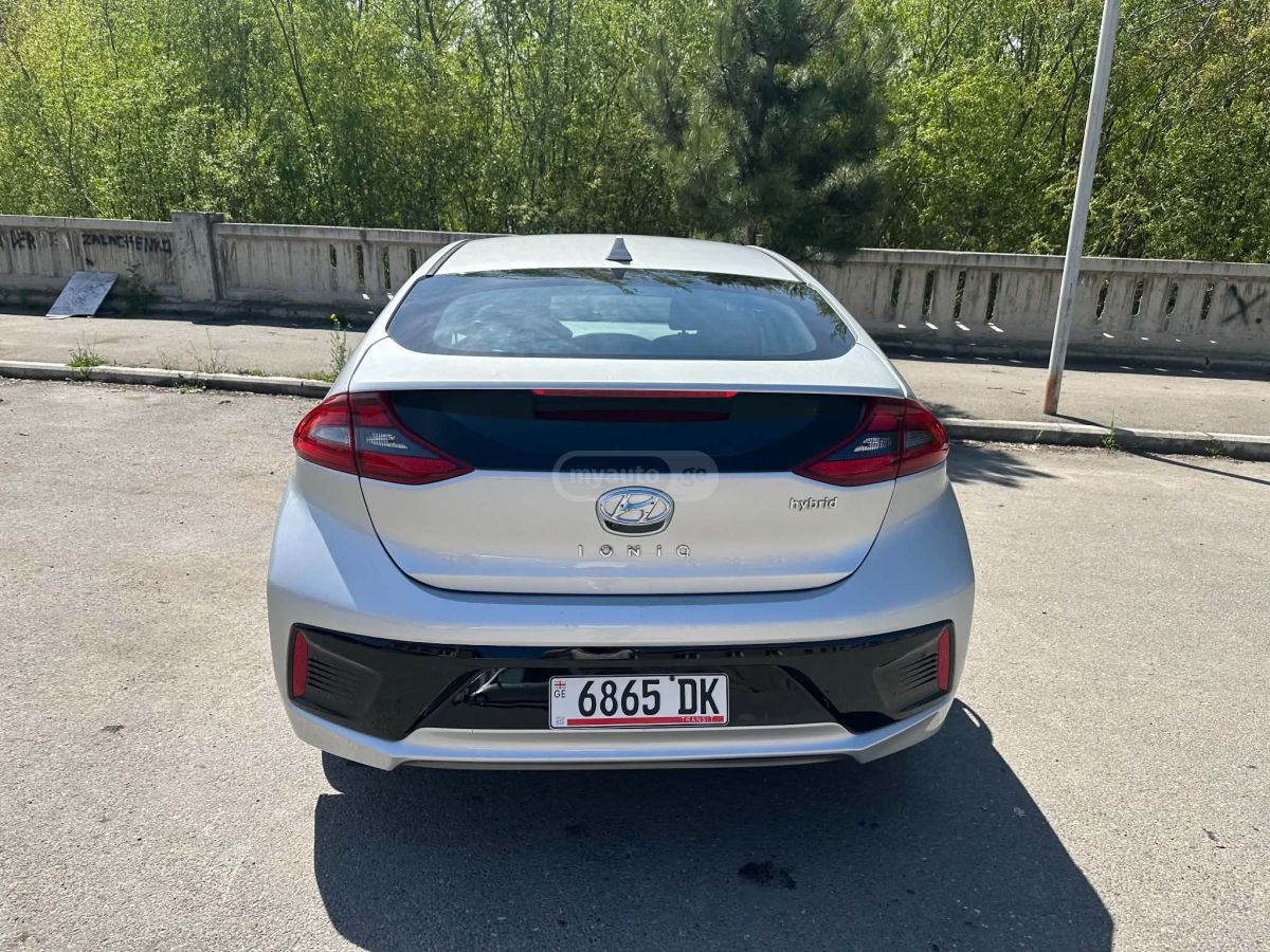 Hyundai Ioniq - фото 12