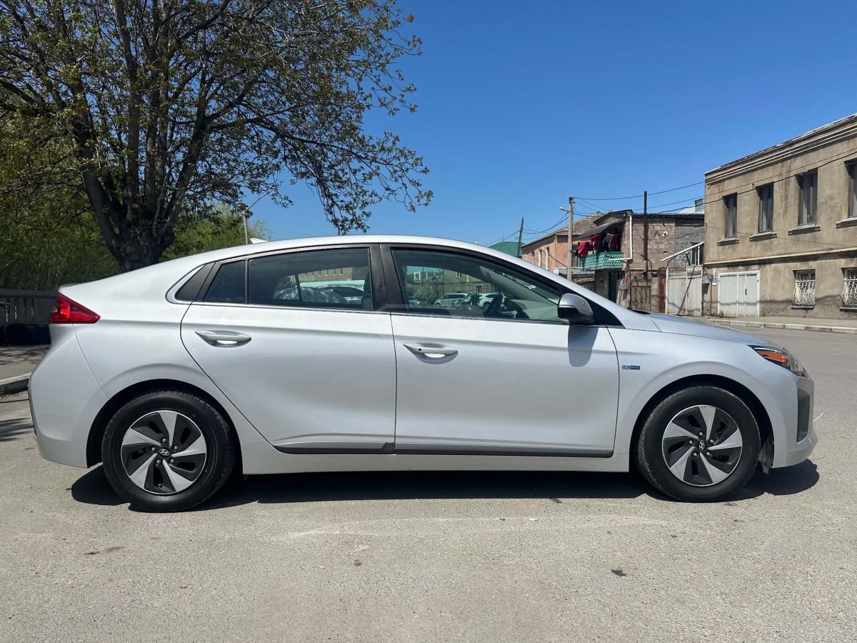 Hyundai Ioniq - фото 6