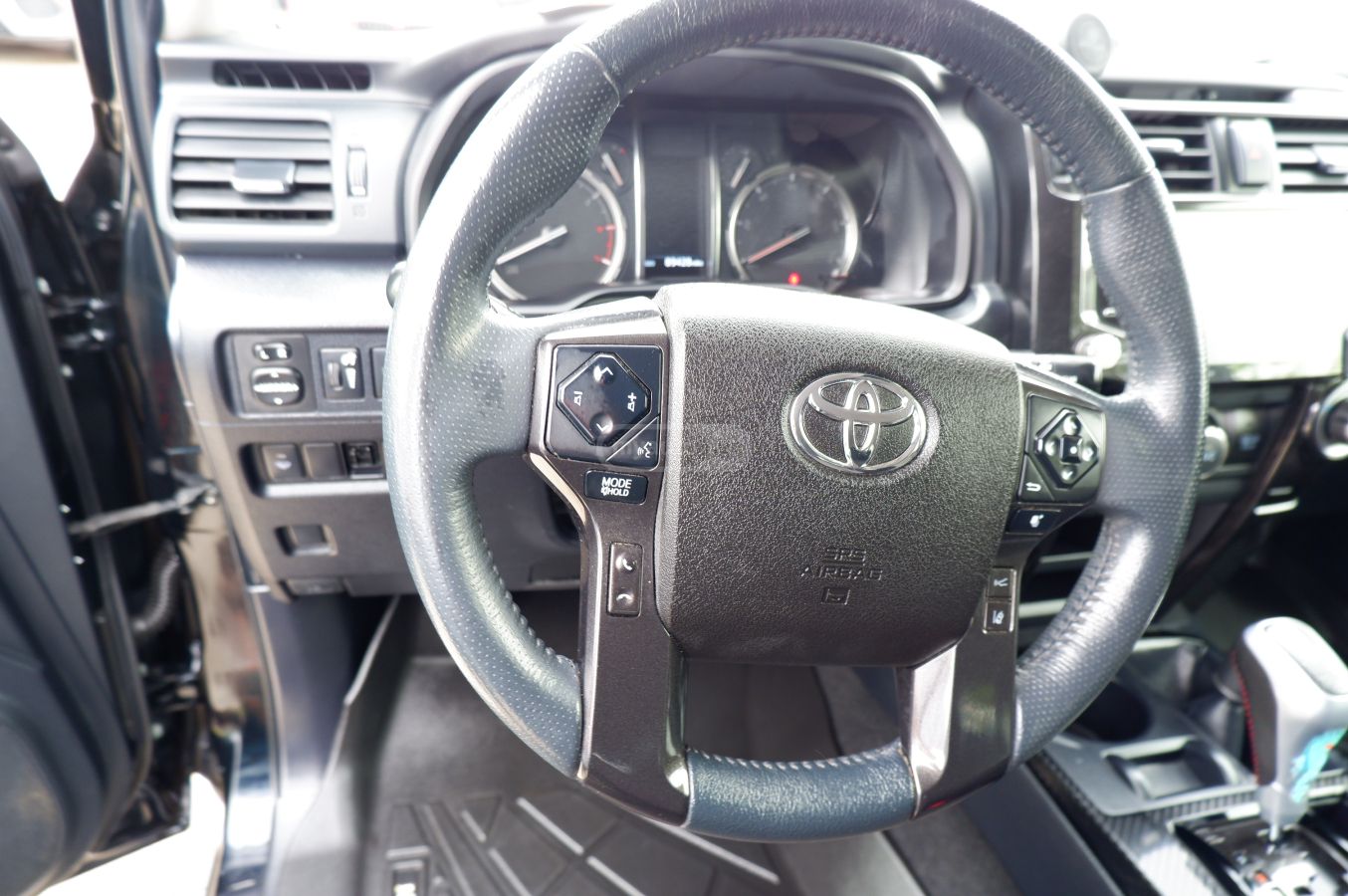 Toyota 4Runner - фото 10