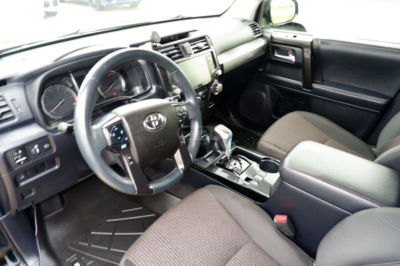 Toyota 4Runner - фото 11