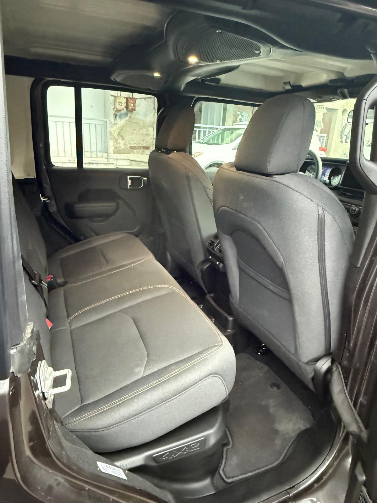 Jeep Wrangler - фото 10