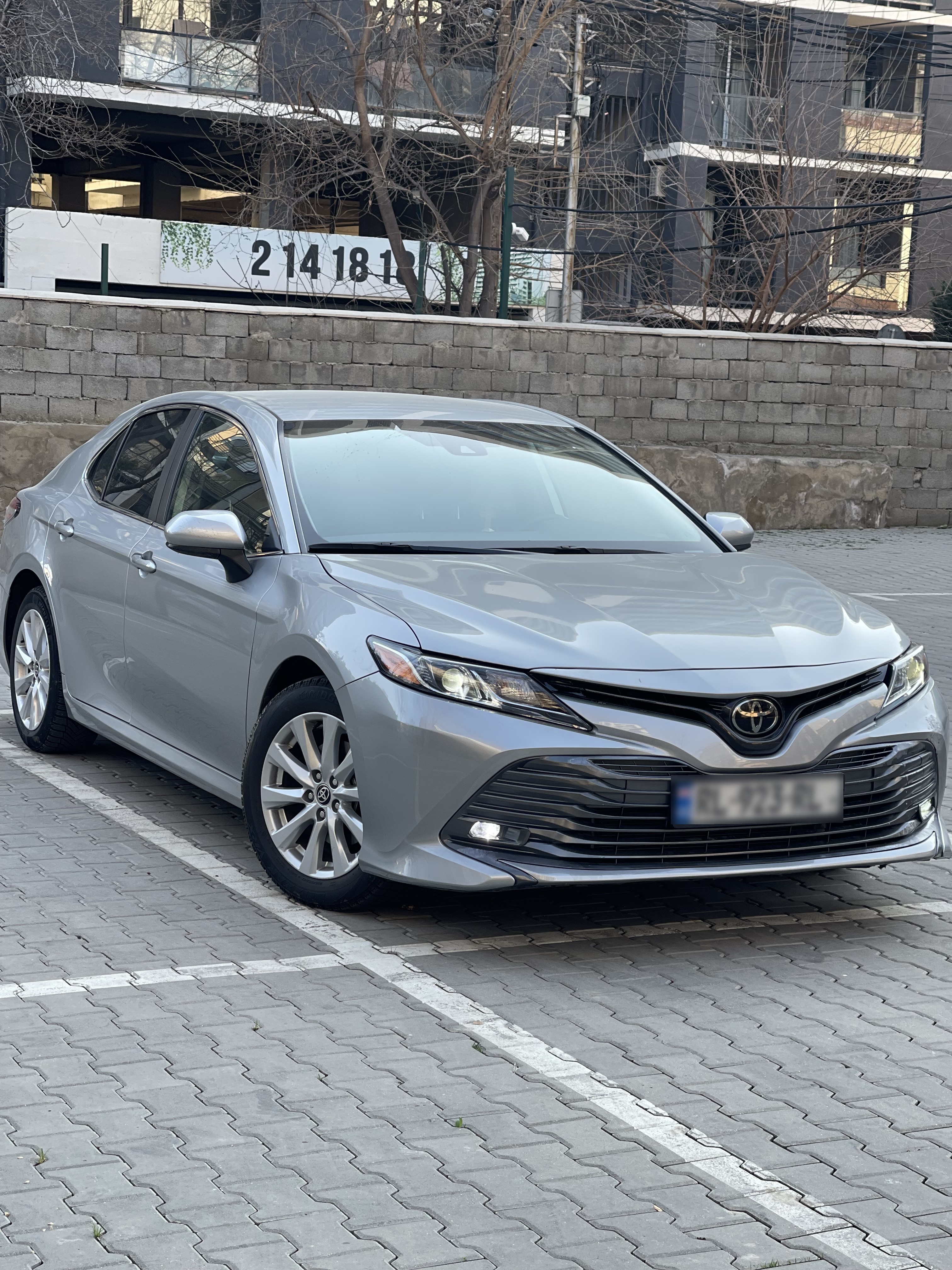 Toyota Camry - фото 1