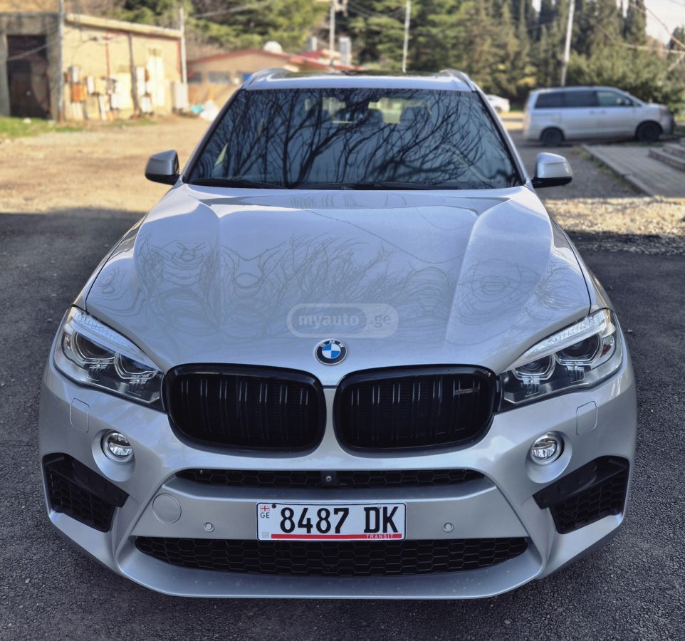 BMW X5 - фото 1
