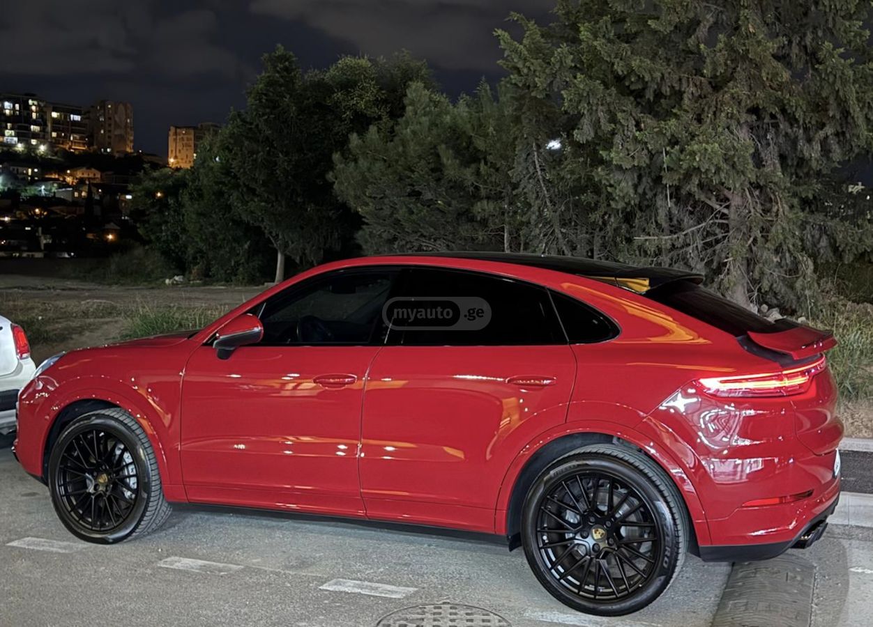 نمای دیگر Porsche 2022
