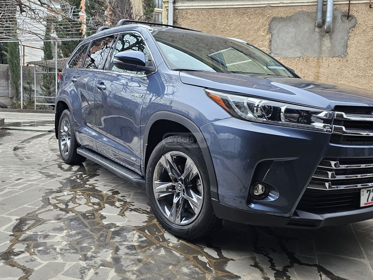 Toyota Highlander - фото 1