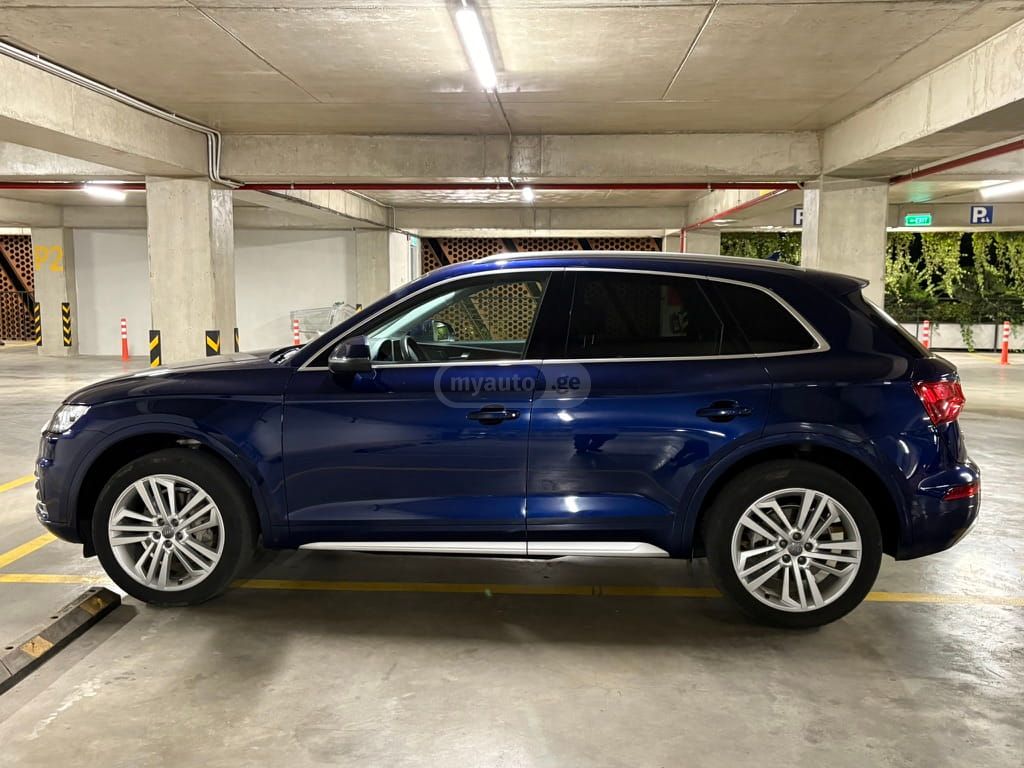 Audi Q5 - фото 1