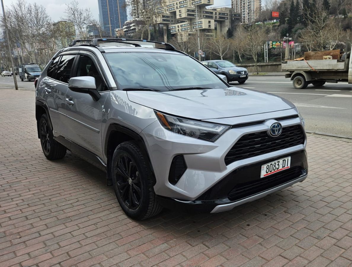 Toyota SE 4dr All-Wheel Drive CVT — миниатюра 1