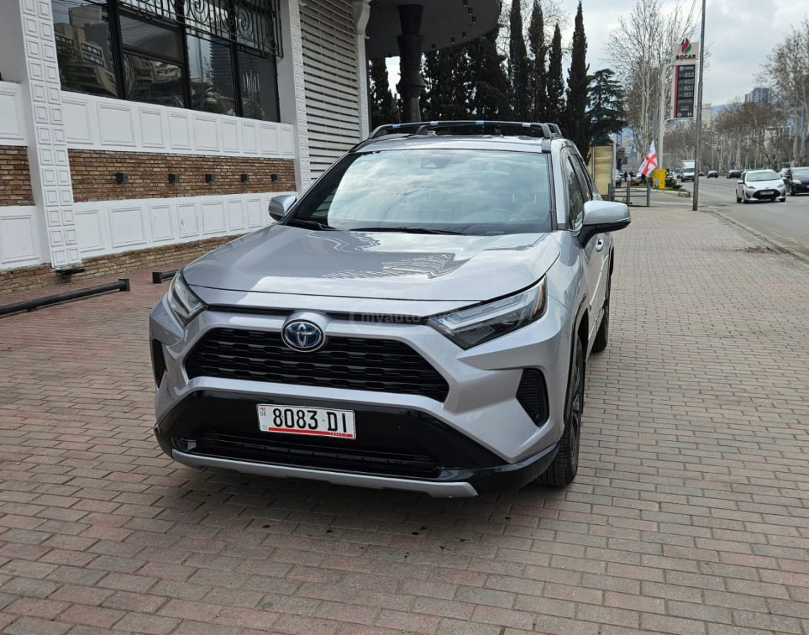 Toyota SE 4dr All-Wheel Drive CVT — миниатюра 2