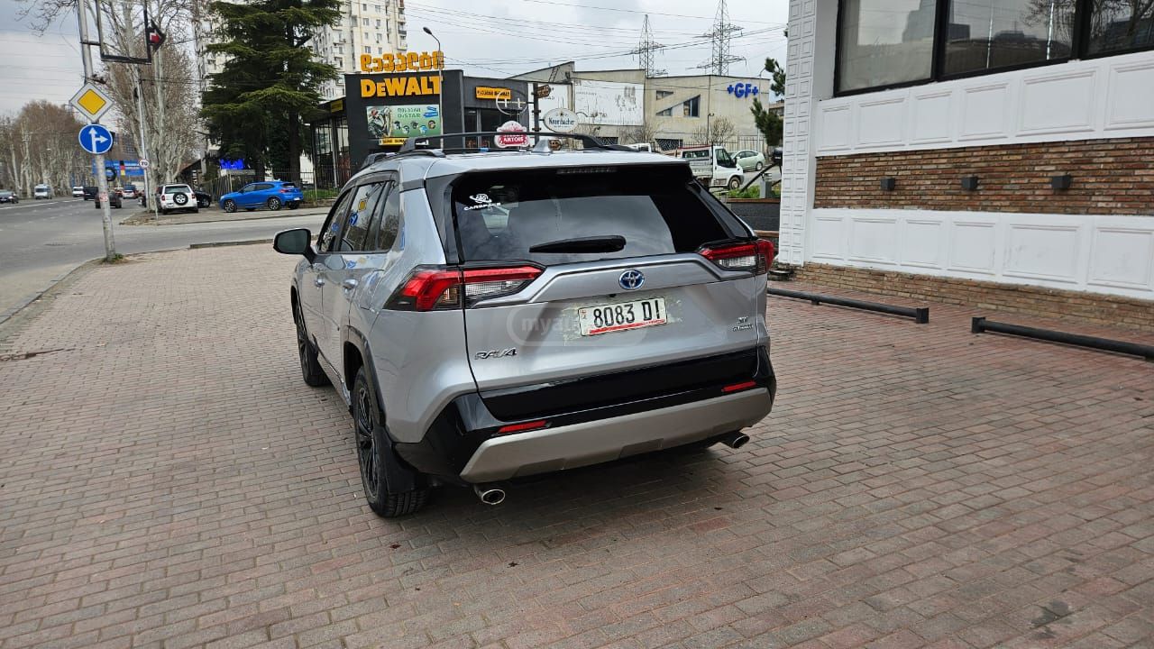 Toyota SE 4dr All-Wheel Drive CVT — миниатюра 3