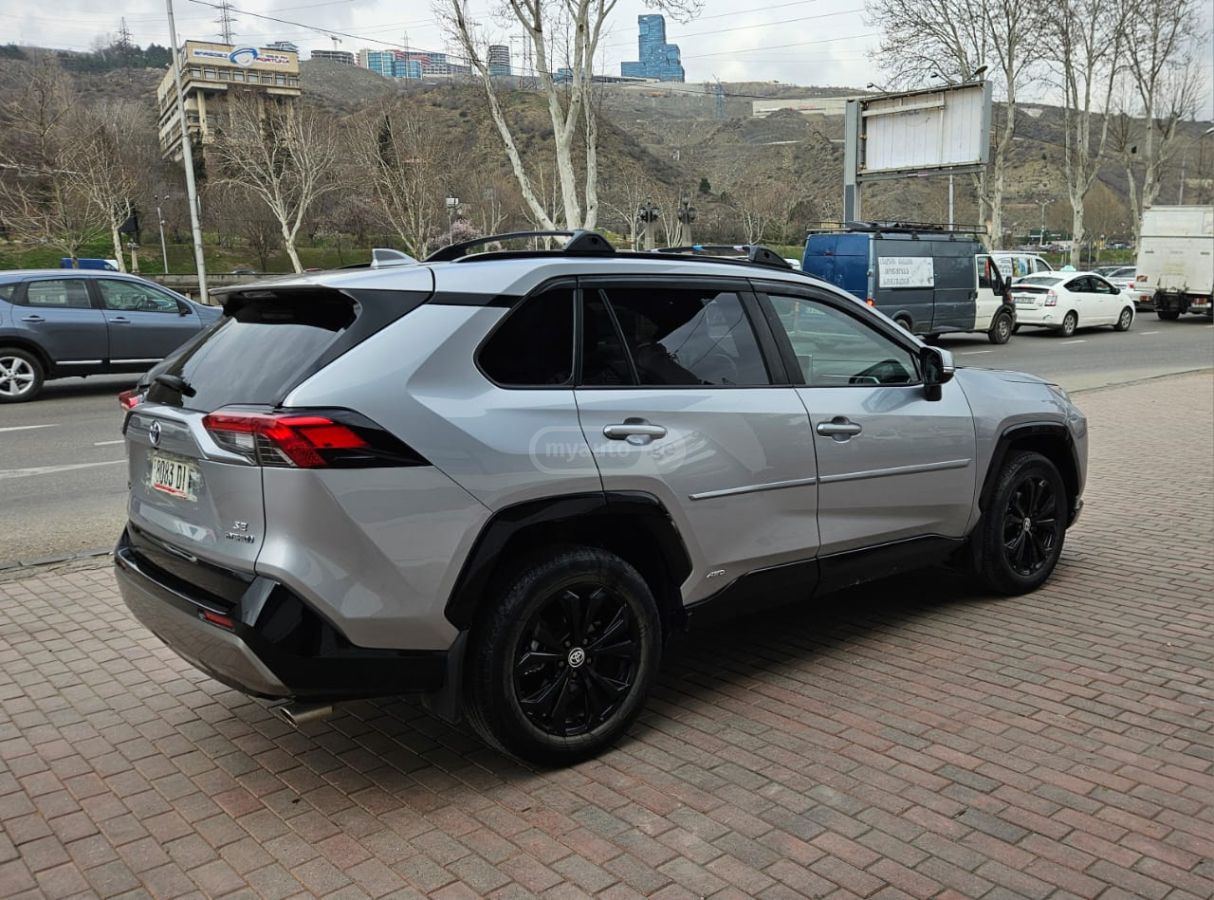 Toyota SE 4dr All-Wheel Drive CVT — миниатюра 5