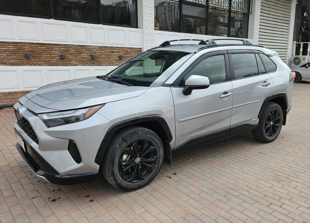 Toyota SE 4dr All-Wheel Drive CVT — миниатюра 8