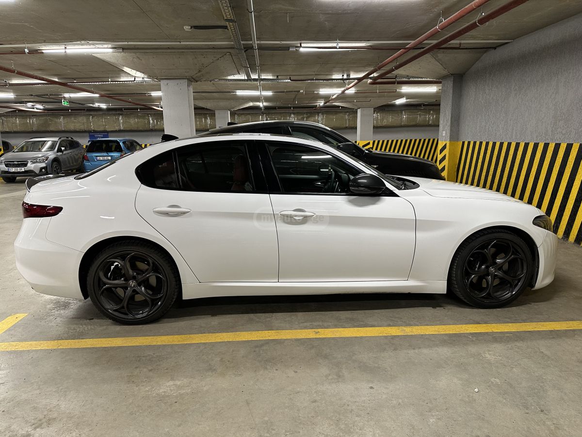 Alfa Romeo Giulia - фото 12