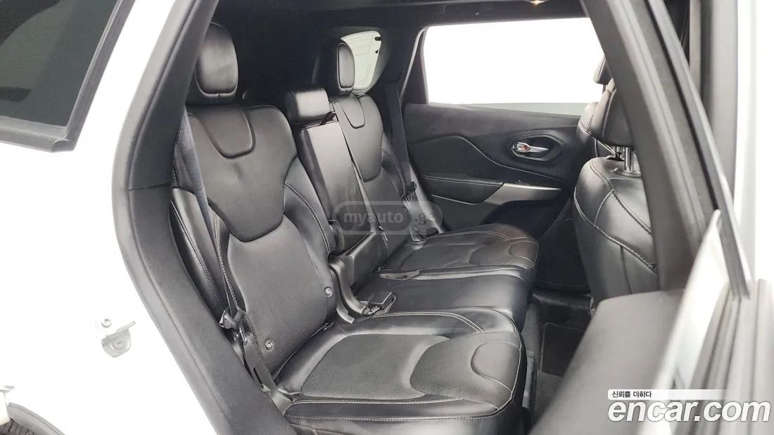 Jeep Cherokee - фото 12