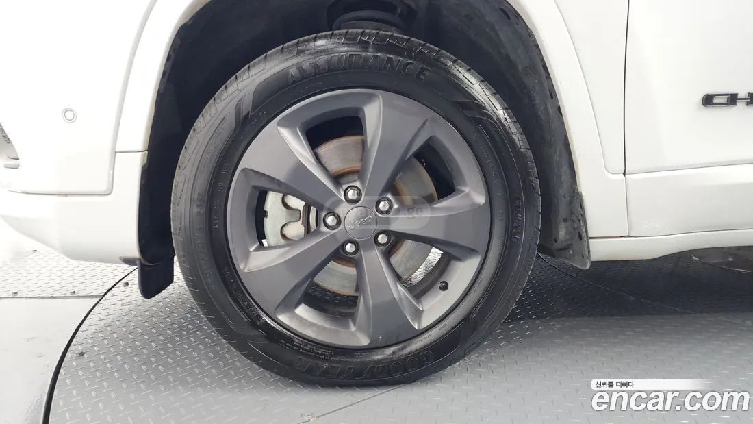 Jeep Cherokee - фото 5