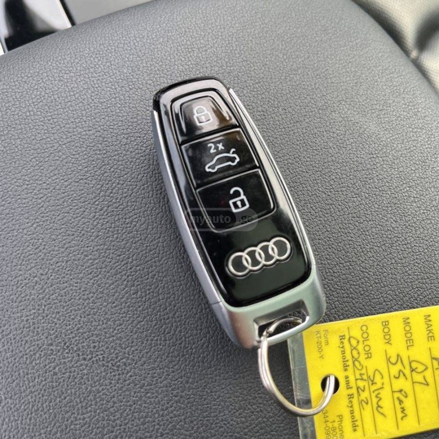 Audi Q7 - фото 12