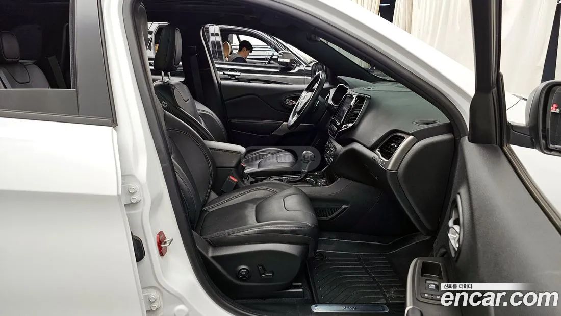 Jeep Cherokee - фото 11