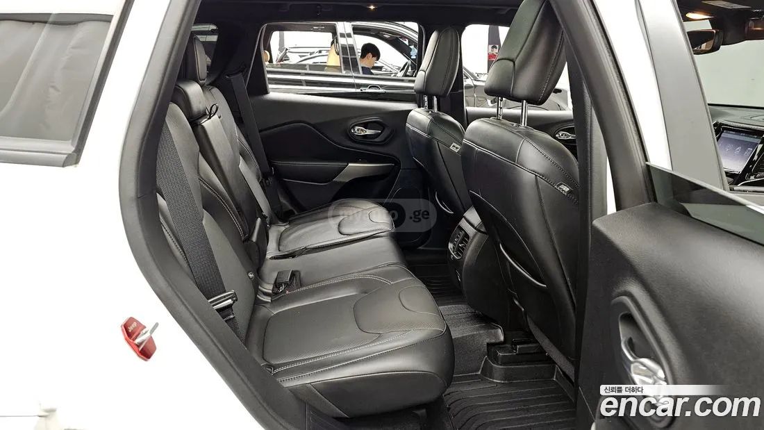 Jeep Cherokee - фото 12