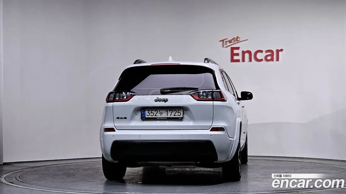 Jeep Cherokee - фото 4