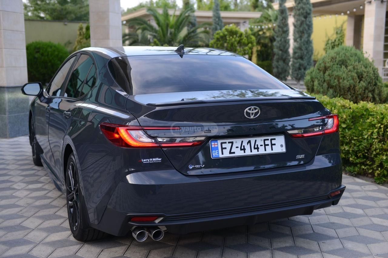 Toyota Camry - фото 2