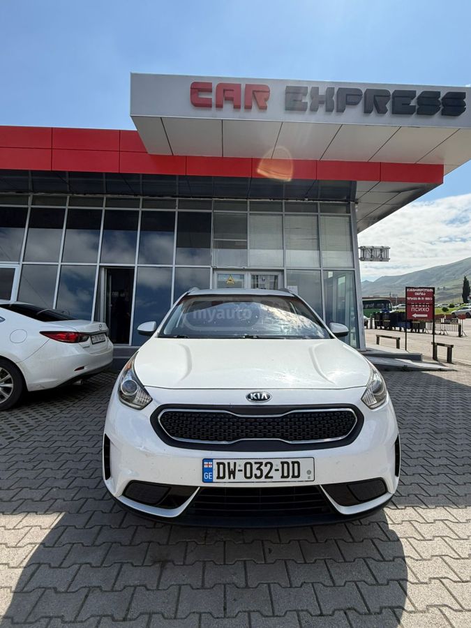 Kia Niro - фото 1