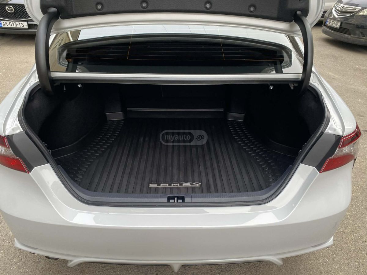 Toyota SE 4dr Front-Wheel Drive Sedan — миниатюра 12