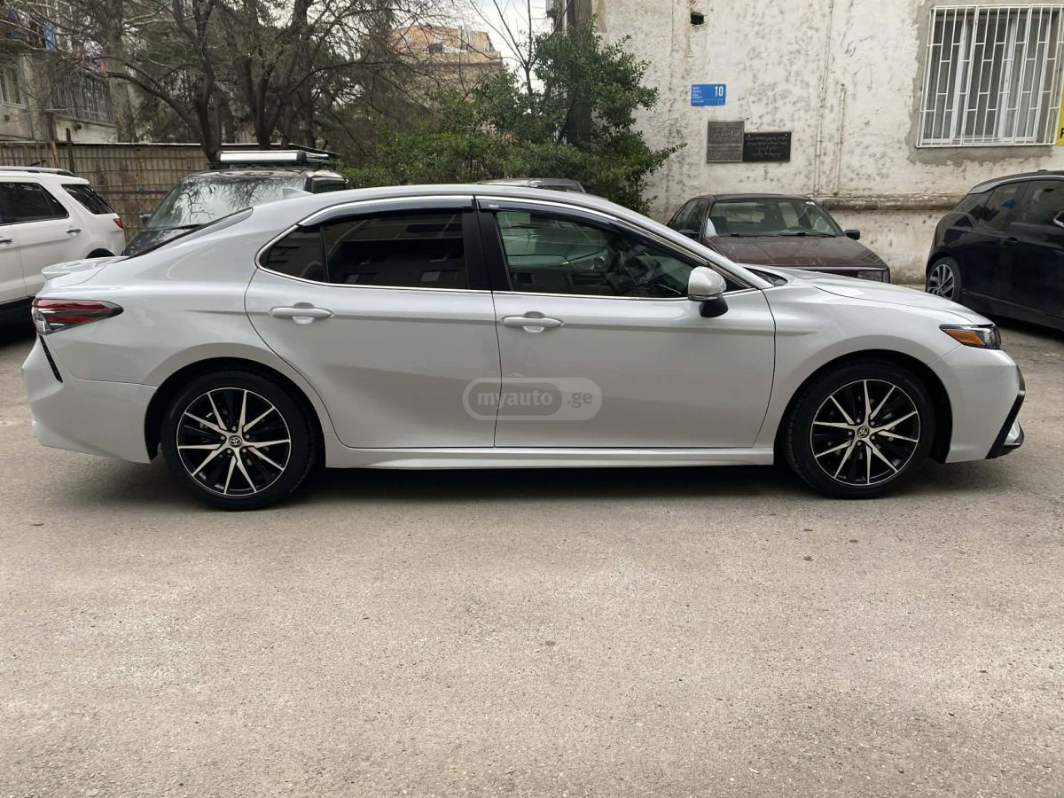 Toyota SE 4dr Front-Wheel Drive Sedan — миниатюра 5