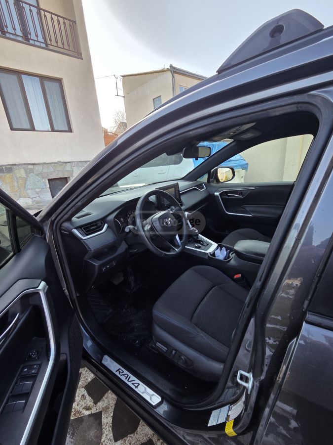 Toyota SE 4dr All-Wheel Drive CVT — миниатюра 10