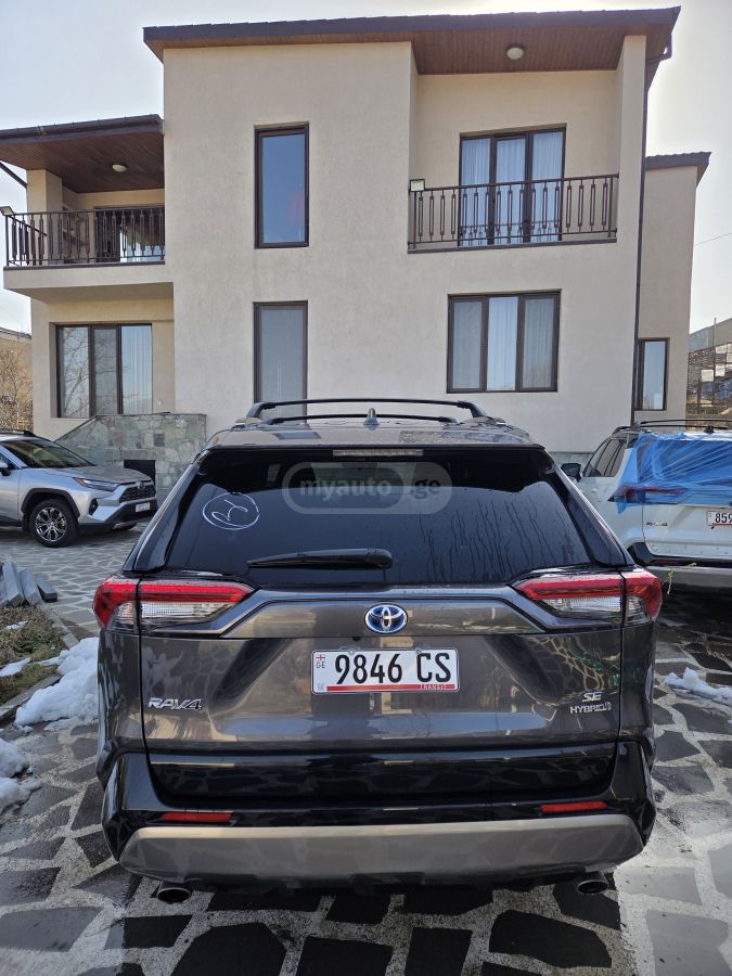 Toyota SE 4dr All-Wheel Drive CVT — миниатюра 2