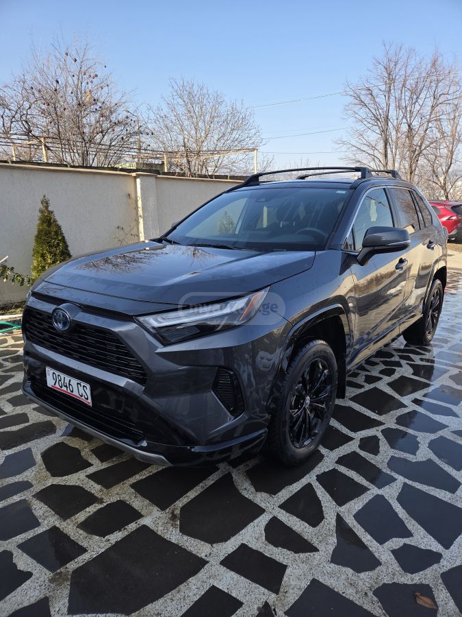 Toyota SE 4dr All-Wheel Drive CVT — миниатюра 3