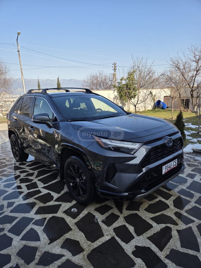 Toyota SE 4dr All-Wheel Drive CVT — миниатюра 5