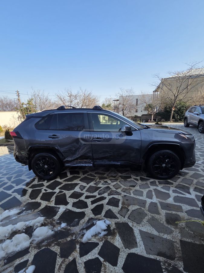 Toyota SE 4dr All-Wheel Drive CVT — миниатюра 8