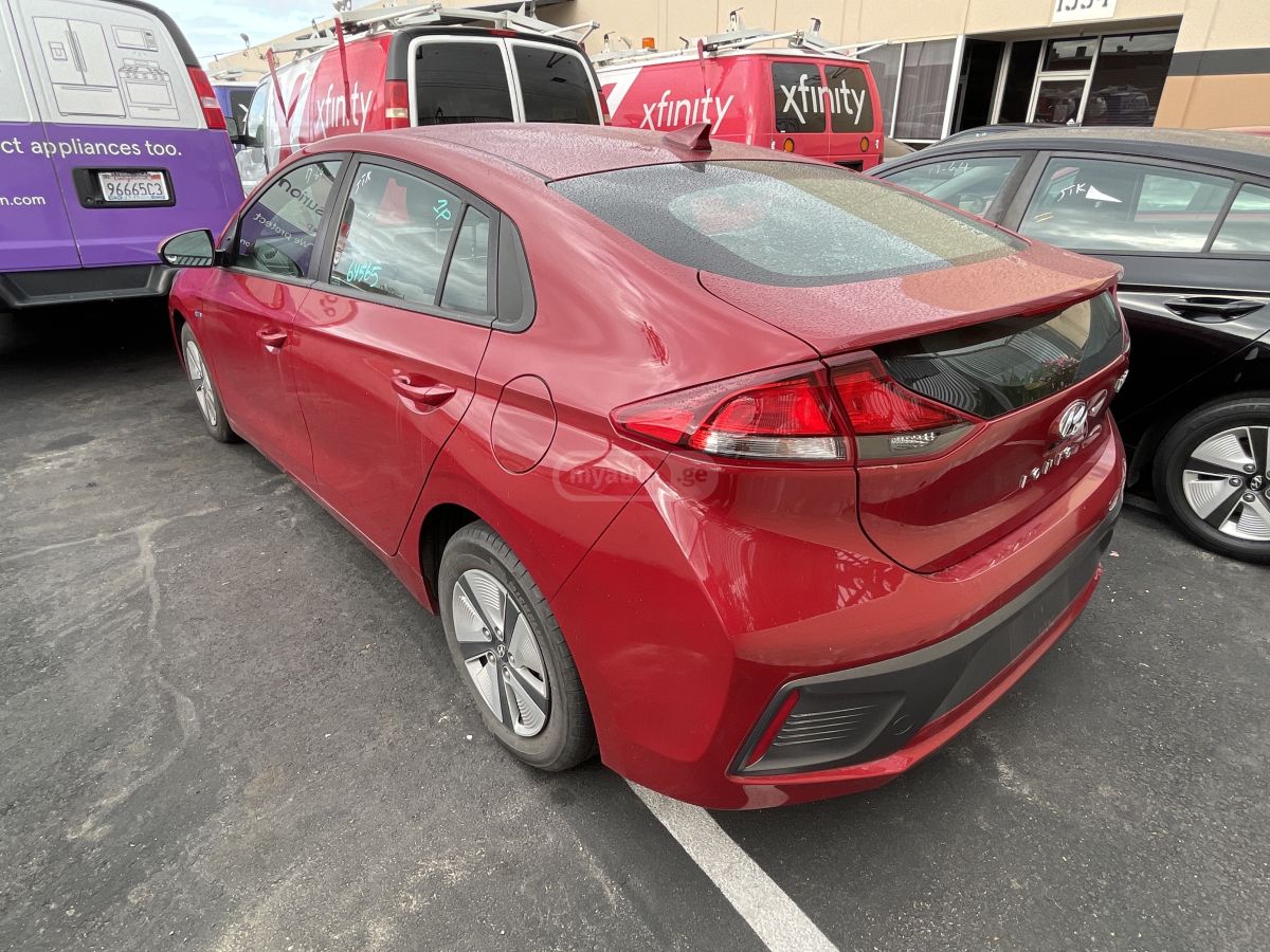 Hyundai Ioniq - фото 4