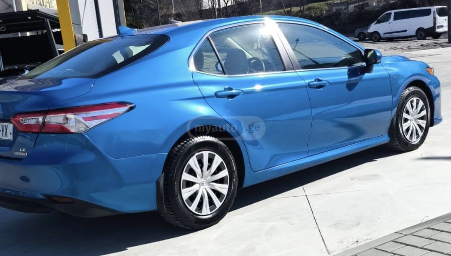 Toyota Camry - фото 3