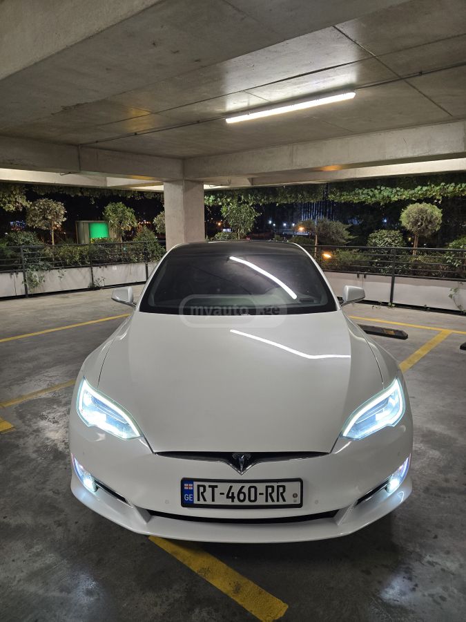 Tesla Model S - фото 1