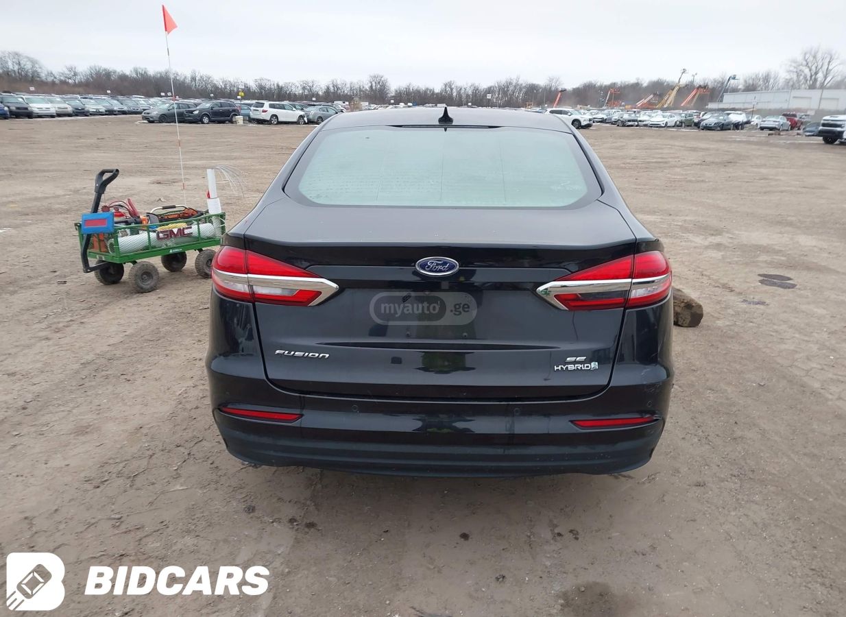 Ford Fusion - фото 10