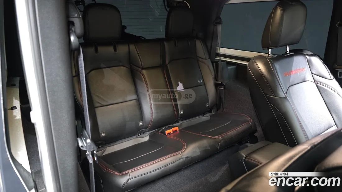 Jeep Wrangler - фото 12