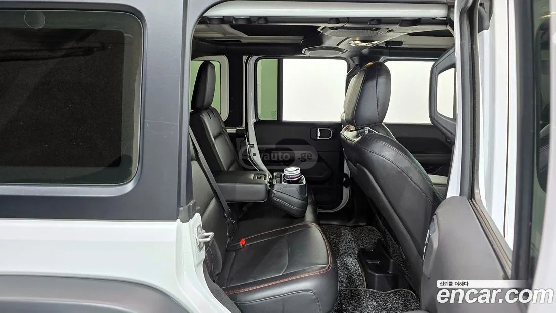 Jeep Wrangler - фото 12