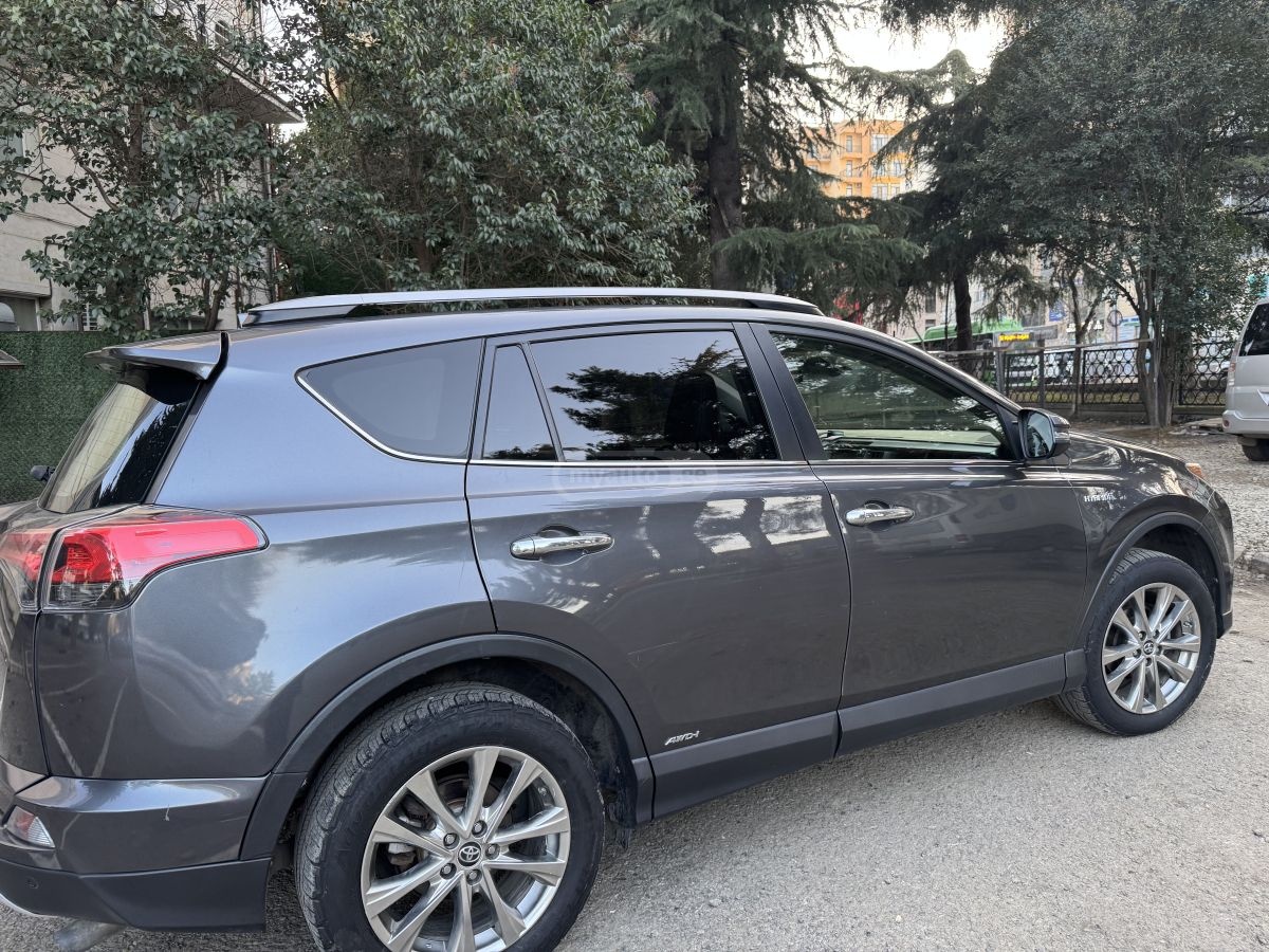 Toyota RAV 4 - фото 4