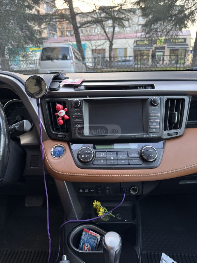 Toyota RAV 4 - фото 8