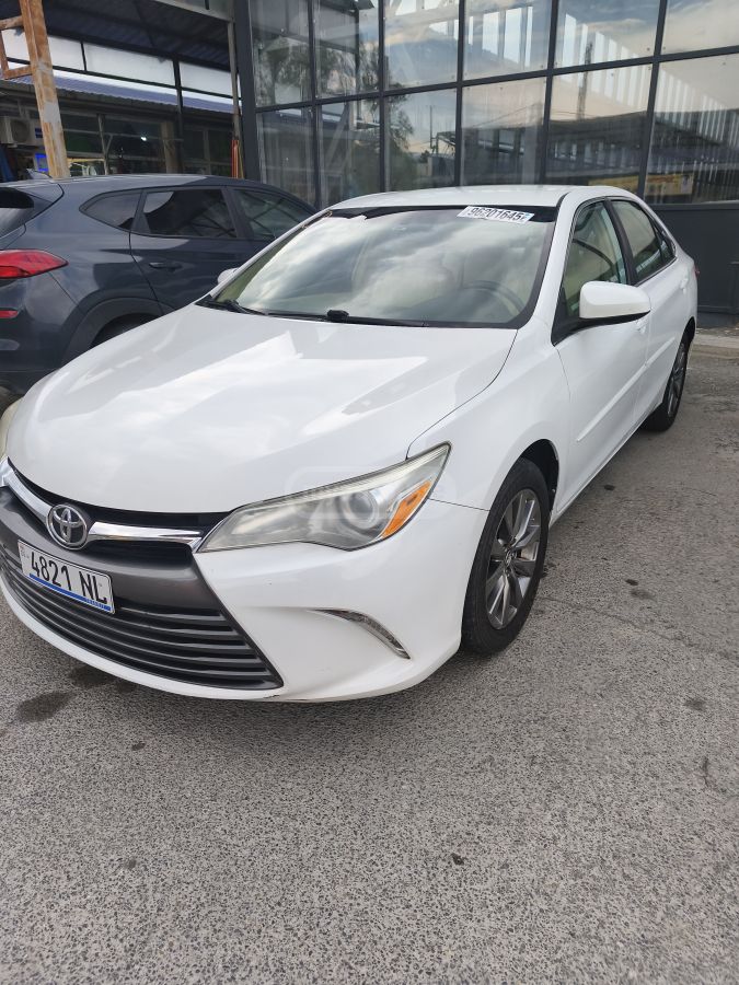 Toyota Camry - фото 2