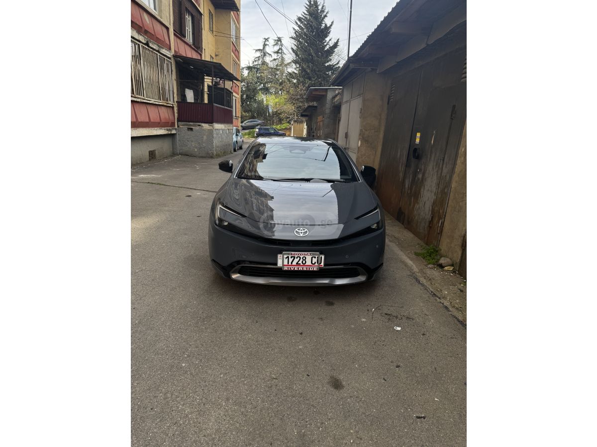 Toyota Prius - фото 1