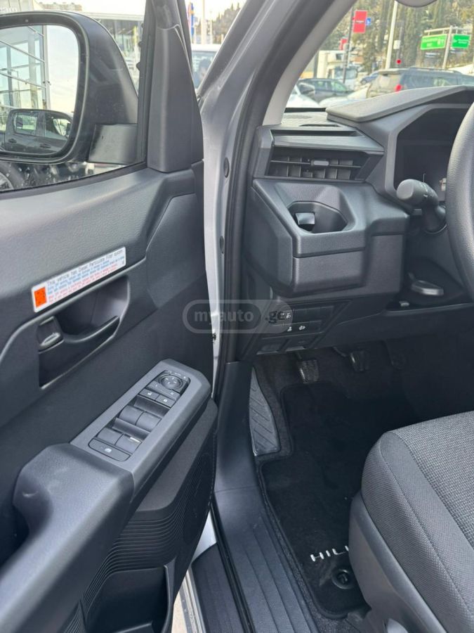 Toyota QH — миниатюра 5