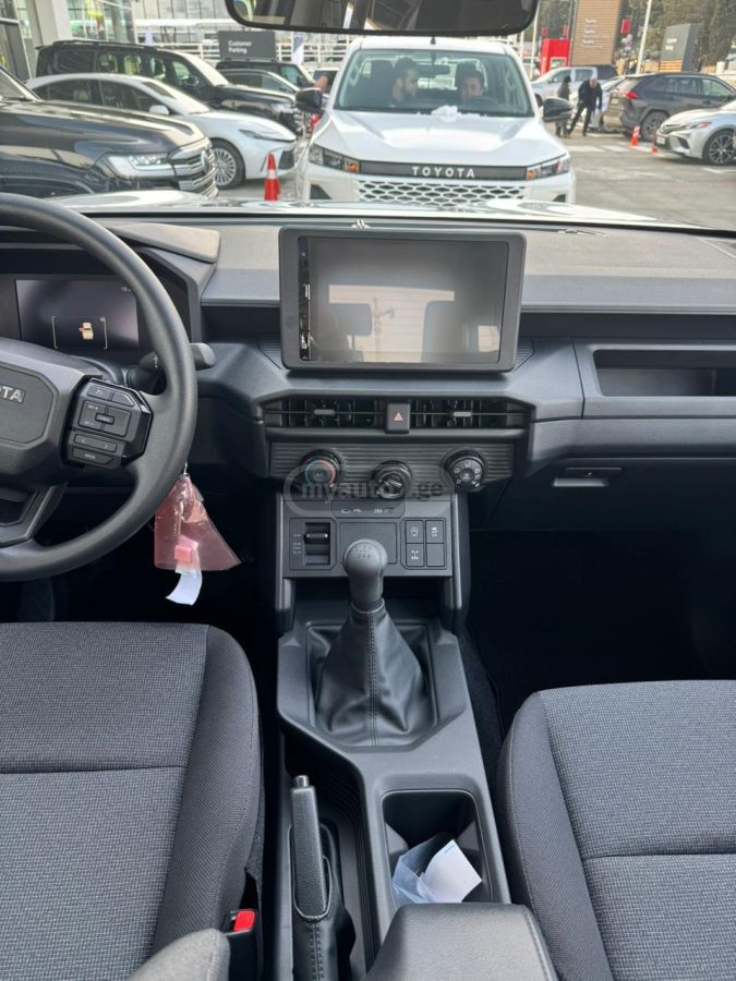 Toyota QH — миниатюра 6